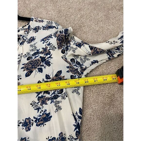 Fun2Fun floral print blouse size Medium - Picture 5 of 8